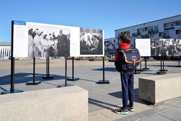 L'exposition « Les Hauts-de-France et Charles de Gaulle, La France au cœur » est présentée Place d’Armes, à Calais du 29 mars au 2 mai.