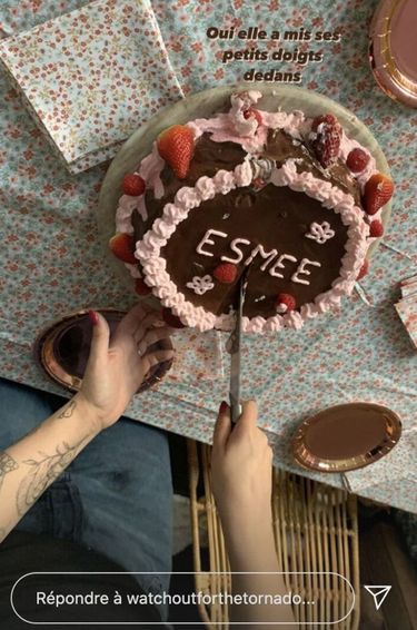 Louane fête le premier anniversaire de sa fille Esmée, le 24 mars 2021