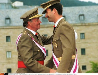 Felie, ici avec son père au début des années 1980, a passé la nuit près de lui lors de la tentative de coup d'Etat. En juin 2014, le roi Juan Carlos abdique en faveur de son fils Felipe.