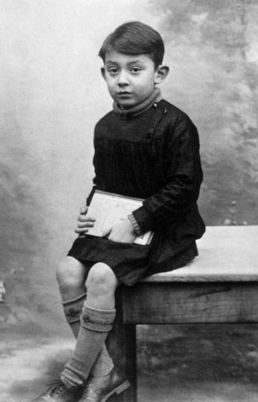 Serge Gainsbourg, âgé de six ans, en 1934.