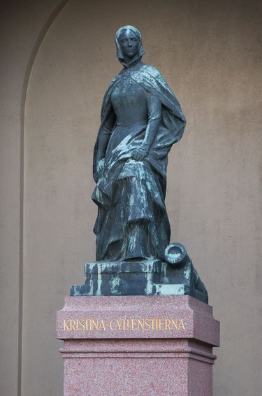 La statue de Kristina Gyllenstierna dans la cour extérieure du Palais royal de Stockholm, début novembre 2020