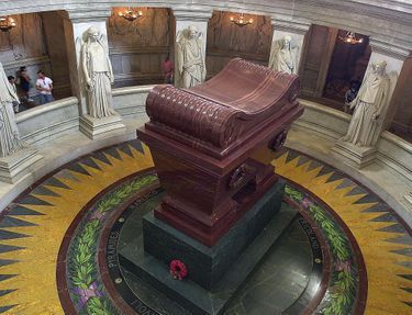 Le tombeau de Napoléon aux Invalides, le 16 août 2002
