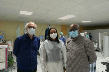 Equipe de choc : (de g. à dr.) Bruno Jarrige, directeur médical de la crise Covid Guadeloupe, Suzy Duflo, présidente de la commission médicale du CHU, et Gérard Cotellon, le directeur du CHU.