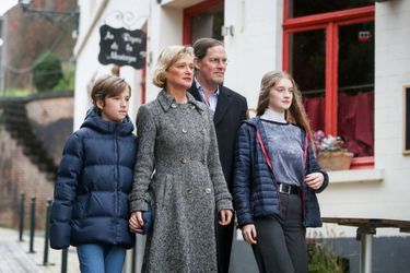Delphine, son compagnon Jim O’Hare et leurs enfants, Joséphine, 16 ans et Oscar, 11 ans, lors d’une balade dominicale dans les rues de Bruxelles en novembre 2019.