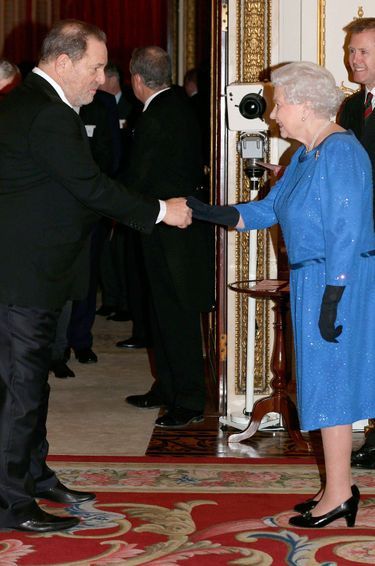 Harvey Weinstein et la reine lors d'une réception pour les arts à Buckingham Palace en 2014