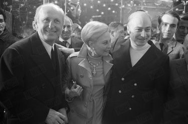 Bourvil en compagnie de Gérard Oury et Michèle Morgan, à la première du film "Le cerveau", en mars 1969.