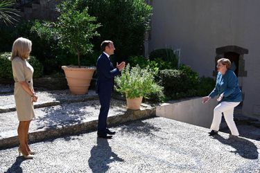 Brigitte et Emmanuel Macron accueillent la chancelière allemande Angela Merkel au Fort de Brégançon, à Bormes-les-Mimosas, le 20 août 2020