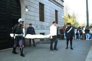 Le corps de Maurizio Gucci, après avoir été tué à Milan.