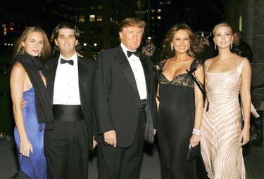 Vanessa Haydon, Donald Trump Jr, Donald Trump, Melania Trump, Ivanka Trump lors d’une soirée au Restaurant Cipriani à New York, NY, Thursday, le 27 octobre, 2005.