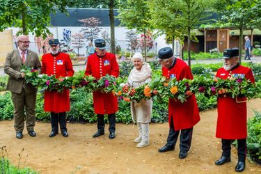L’actrice britannique Judi Dench a inauguré le jardin "Queen's Green Canopy" au Chelsea Flower Show, le 20 septembre 2021