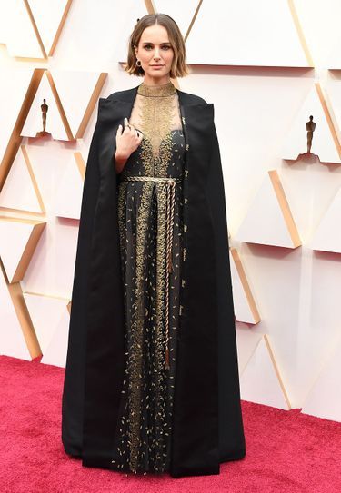 Natalie, Portman avec sa cape Dior aux Oscars le 9 février 2020.
