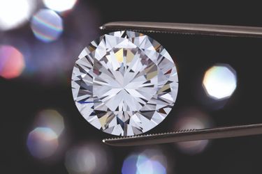 Un diamant naturel taille brillant dont la qualité est certifiée par les laboratoires internationaux