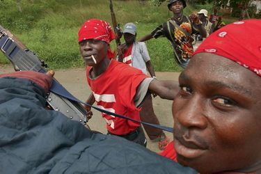 Liberia, 2003 : des miliciens du régime autoritaire de Charles Taylor.