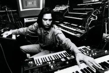 Enregistrement d’« Oxygène » en 1976. L’album, vendu à 18 millions d’exemplaires, fera la gloire et la fortune de Jean-Michel Jarre.