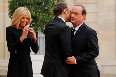 François Hollande à l'Elysée avec Emmanuel et Brigitte Macron