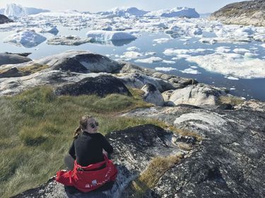 2012/2019. Tristan et Madenn, près du glacier Sermeq Kujalleq, là où se forment les plus gros icebergs de l’hémisphère Nord.