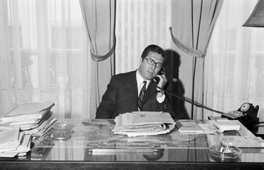 Maître André Soulier, l'avocat de Jean-Marie Deveaux, dans son bureau de Lyon, en 1969.
