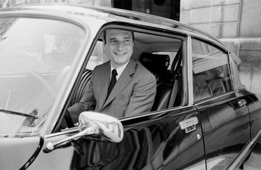 Premier ministre, Jacques Chirac arrive dans la cour de l'Elysée au volant de sa Citroën DS, en août 1974.