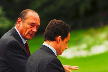 Jacques Chirac et Nicolas Sarkozy à l'Elysée, le 13 mai 2004. Le ministre de l'Economie rêve déjà de la présidence.