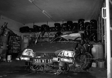 La Citroën CX de Jacques Chirac, détruite le 26 novembre 1978. L'accident vaudra au futur président une hospitalisation durant laquelle il lancera un appel contre "le parti de l'étranger".