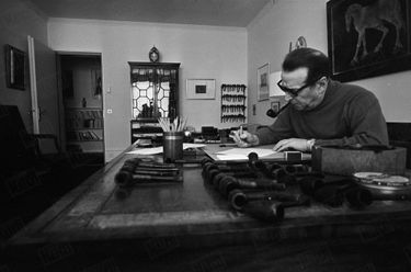 Georges Simenon, sa plume, ses pipes, en mars 1967