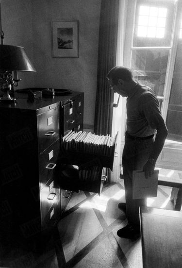 Georges Simenon au travail en 1960