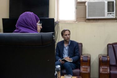 Melina B. dans le bureau de la directrice de la prison pour femmes de Bagdad, le 10 Juillet 2019