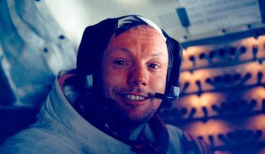 Neil Armstrong, photographié dans le module lunaire, après son "moonwalk" historique. "Nous étions vraiment très privilégiés de vivre cette mince tranche de l’histoire", déclarera-t-il.