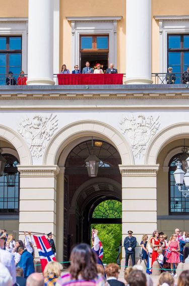La famille royale de Norvège au balcon du Palais royal d'Oslo, le jour de la Fête nationale le 17 novembre 2019