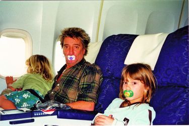 Rod entre ses enfants, Liam et Renee (à dr.), début des années 2000.