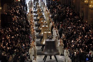 Le bourdon "Marie" au premier plan, avec les huit autres nouvelles cloches de Notre-Dame de Paris, le 2 février 2013