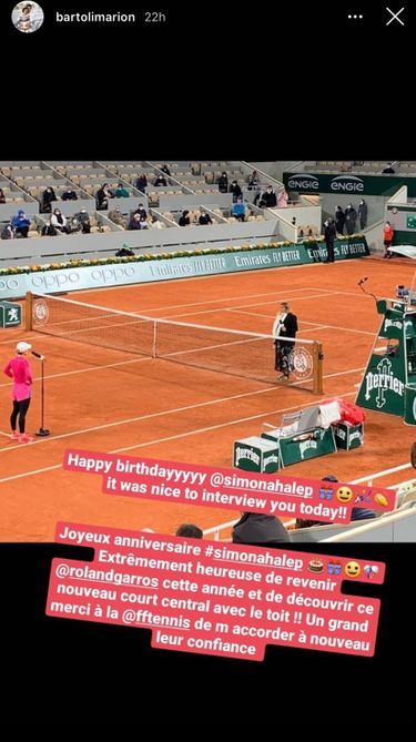 Marion Bartoli souhaite un joyeux anniversaire à Simona Halep à Roland-Garros le 27 septembre 2020