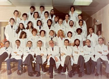Michel Aupetit, étudiant en médecine, avec ses camarades à l’hôpital Louis-Mourier, à Colombes en 1975.