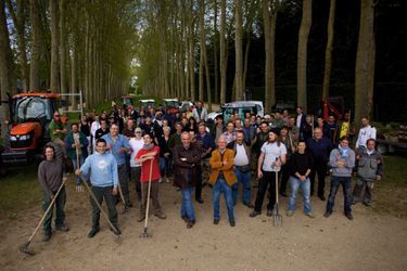 L'équipe des jardiniers de Versailles au grand complet.