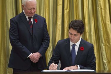 Justin Trudeau devient le 23e Premier ministre du Canada.