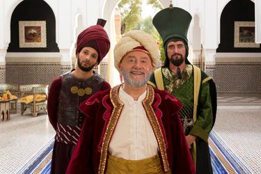 Michel Blanc en patriarche ventru et barbu dans "Aladin"