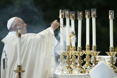 Le pape donne une messe à la basilique du sanctuaire national de l'immaculée conception