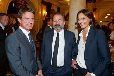 Manuel Valls, entouré de Denis Olivennes et Inès de la Fressange.