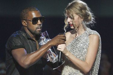 Kanye West volant la vedette à Taylor Swift lors des MTV VMAs en 2009