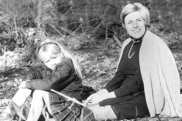 Sophie Davant avec sa mère, en 1973.
