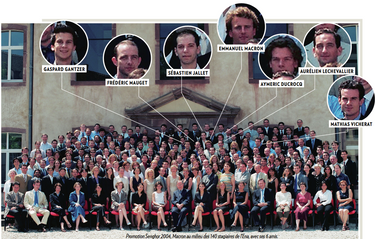 La photo de la Promotion Senghor 2004, Macron au milieu des 140 stagiaires de l’Ena, avec ses 6 amis.