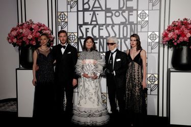 La princesse Caroline de Hanovre avec Charlotte et Pierre Casiraghi, Beatrice Borromeo-Casiraghi et Karl Lagerfeld le 18 mars 2017