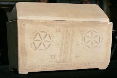 L'une des urnes découvertes dans la chambre funéraire de Talpiot. Celle-ci contiendrait les restes de Marie-Madeleine, épouse supposée de Jésus.