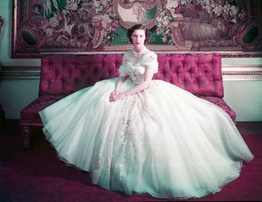 Royal Style La robe Dior des 21 ans de la princesse Margaret exposee a Londres