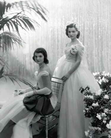 Les sœurs Bouvier, les plus jolies filles des Hamptons, en 1950. A gauche, Jackie, 21 ans.