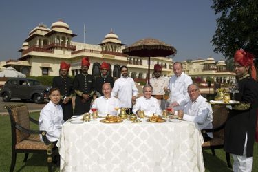 Petit déjeuner dans les jardins du Rambagh Palace à Jaipur pour Cristeta Comerford, Christian Garcia, Niel Dhawan, MarkFlanagan, Ulrich Kerz et Bernard Vaussion, ancien chef de l’Elysée.
