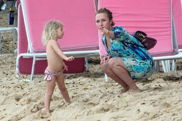 Hayden Panettiere avec sa fille Kaya sur une plage à la Barbade le 19 février 2018