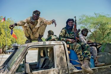 Des soldats tchadiens, le 10 février. Ils protègent aujourd’hui Fotokol d’une contre-attaque des islamistes.