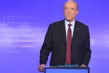 Alain Juppé, sur le plateau du débat de la primaire de la droite, jeudi soir.