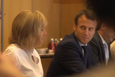 Le 30 août 2016, jour de sa démission du ministère de l’Economie, Emmanuel Macron est accompagné de Brigitte.